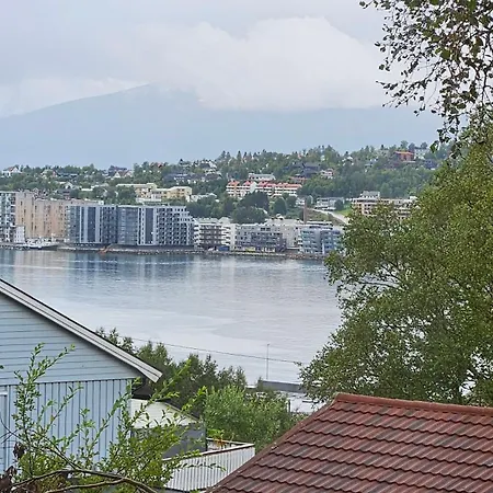 Private, Comfortable, 70 Sq M Apartamento Tromsø