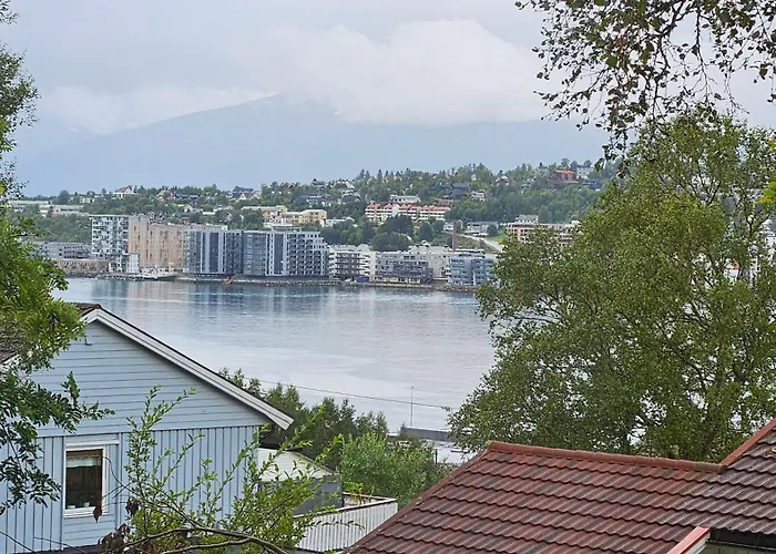 Private, Comfortable, 70 Sq M Apartamento Tromsø