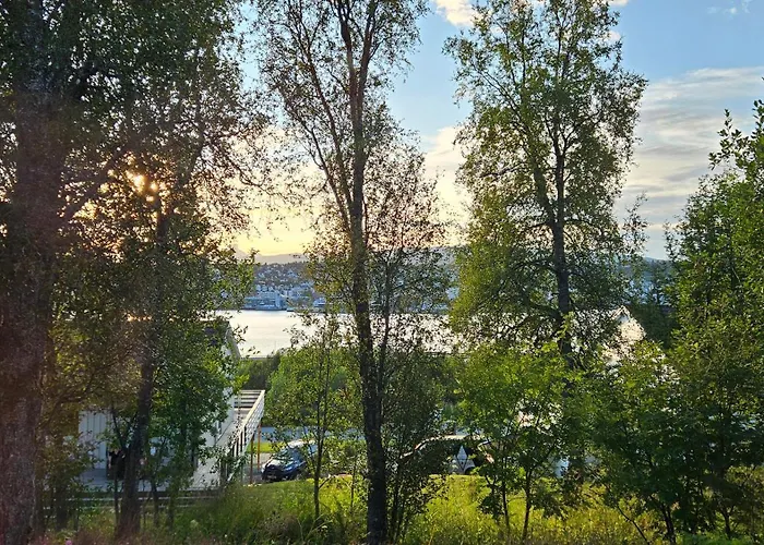 Private, Comfortable, 70 Sq M Apartamento Tromsø