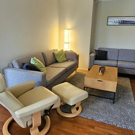 Private, Comfortable, 70 Sq M Appartamento Tromsø